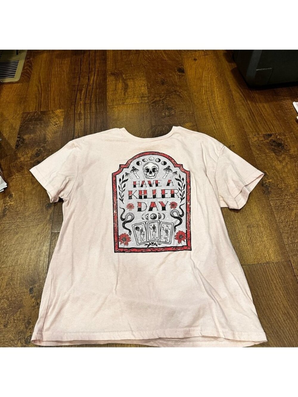 Graphic Short Sleeve Tee in Light Pink